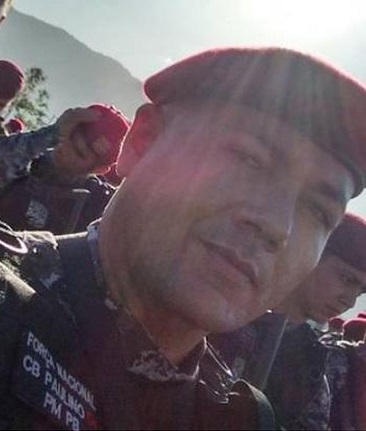 PLAINCLOTHES POLICEMAN SHOT DEAD DURING FIGHT