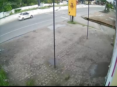 MAN COMMITED SUICIDE UNDER THE BUS WHEELS