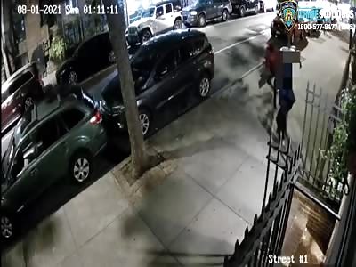 MANHATTAN MAN SHOT DURING GUNPOINT ROBBERY