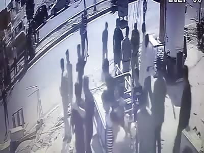 CRAZY ARABIC SHOOTING PEOPLE RANDOMLY