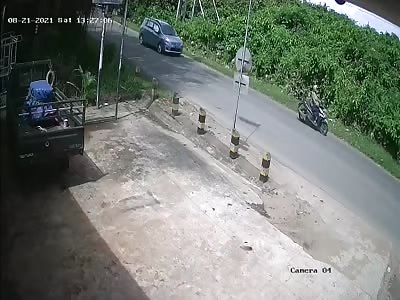 DEADLY ACCIDENT, MOTORCYCLIST HAD HIS HEAD CRUSHED
