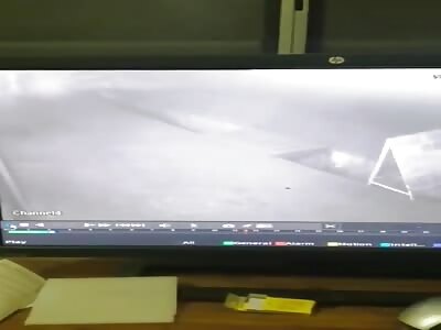 MAN BEING INJURED BY MACHETE BLOWS 