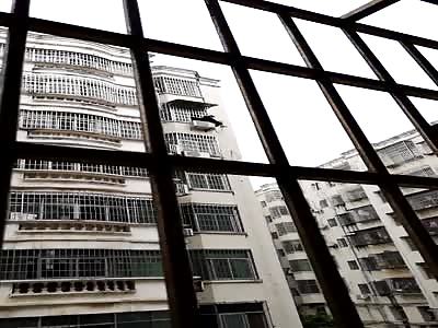 SPLAT: Chinese Guy Jumps from 10 Floor High Rise Building 