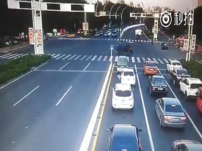 WTF Car explodes on its own.