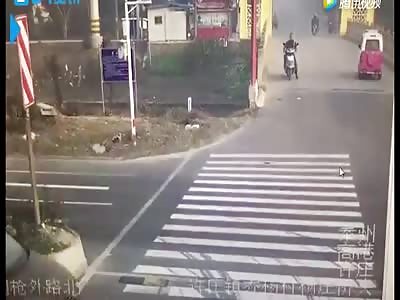 Car drives into a watery ditch to avoid an accident 