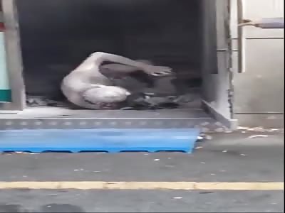 Dude got burnt to crisp trapped in a convenient store.... 