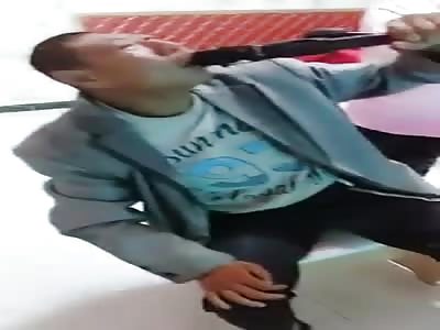 The brothers of migajas_ mazna playing with karaoke