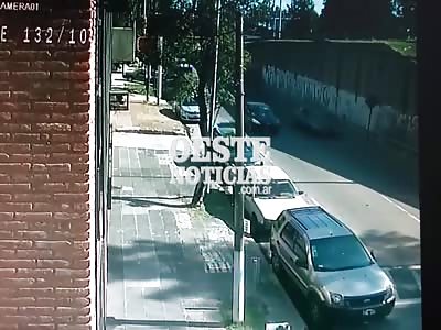 Thieves on motorcycle falls off bridge while fleeing from police