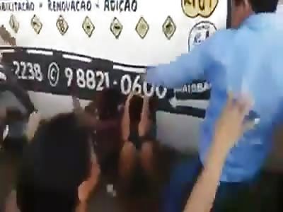 Thieves beaten by neighbors