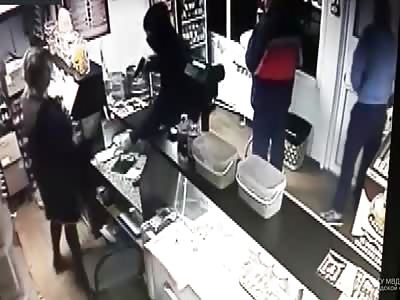 Old man frustrates theft