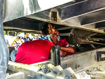 Died crushed by the hopper of a truck