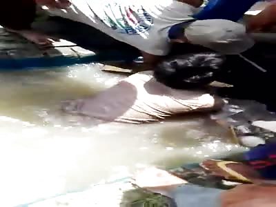 Woman screams to see her son drowned in a drain