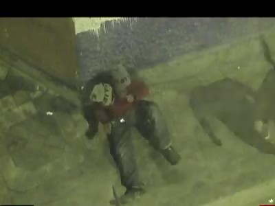 Thief hitting drunk man