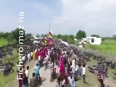 They die electrocuted in full party