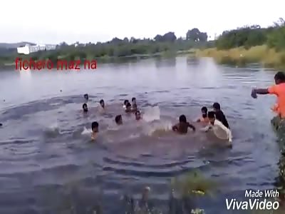 Man dies drowned in religious ritual before the eyes of the companions