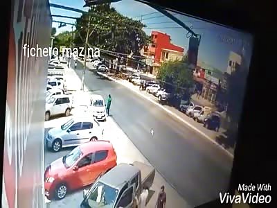 BAD LUCK: man who opened the door of his car is hit by a car out of control