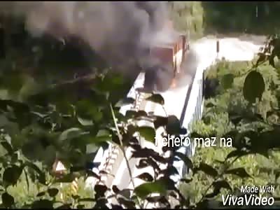 BURNING: truck suffers accident and this one gets fiery and explodes