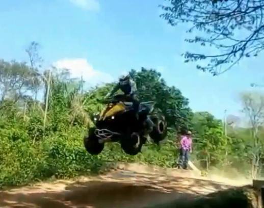 INSTANT DEATH : Pilot dies in rally race in Bolivia 