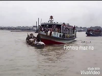 ACCIDENT: boat crashes into raft