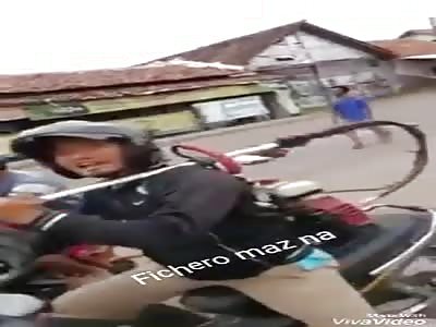 ACCIDENT: motorcyclist is wound up in avenue