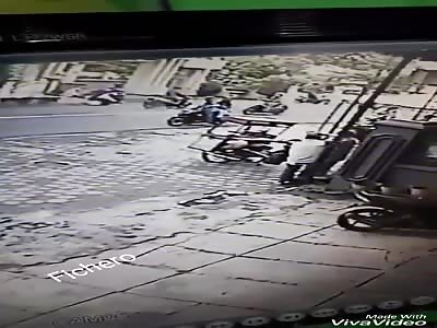 ACCIDENT: impact among motorcyclists