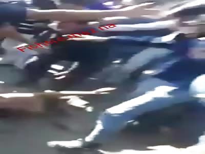 HITCH: thief is beaten by angry people