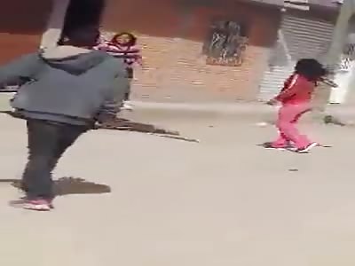 WOMAN RECEIVES HIT ON THE HEAD AT THE FIGHT