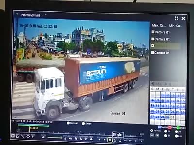 DRIVER DOES NOT SEE THE WOMAN CROSS THE STREET