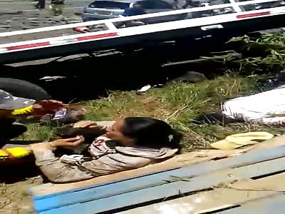 Accident in Cundinamarca , Colombia *GRAPHIC Aftermath*