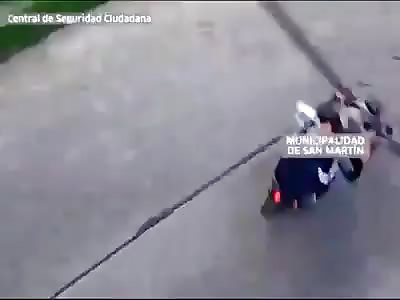 WTF !!!  POLICE FLIES THE THIEVES (complete video)