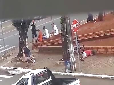 DRUNDS FIGHTING ON THE STREET