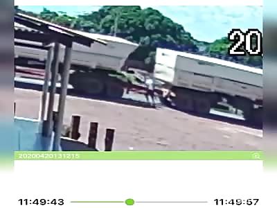 SUICIDE: Throws Himself Under Tuck (w/Aftermath)