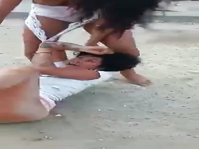 Girls fighting for love