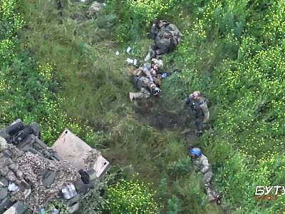 Ukrainian soldiers caught in a minefield (long video, about 3 seen stepping on mines)