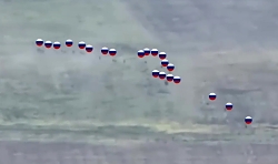 Large group of RU soldiers are targeted by artillery