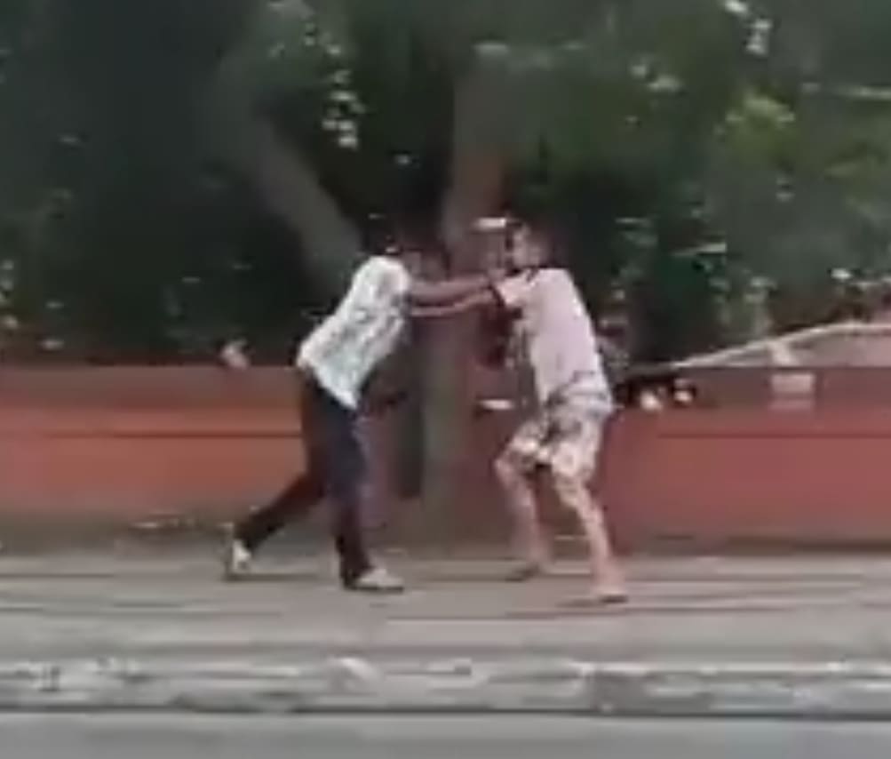 Man Fatally Stabbed In The Neck During Street Fight