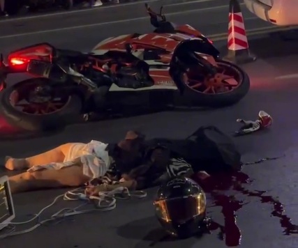 Young Chinese girl fatally crushed her bike during illegal race 