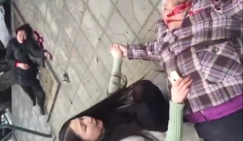 Chinese driver lost control and crushed two old women's 