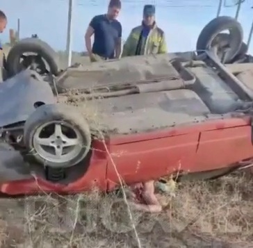 Terrible accident driver flew through the windshield and died 