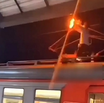 Drunk Moron Death by Electrocution.