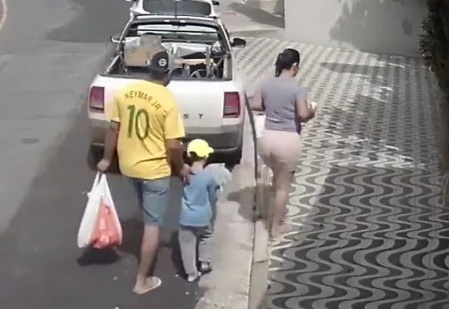 Armed Father with Wife and Kids Shoots Potential Muggers.