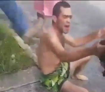 Thief caught red handed gets a good beating 