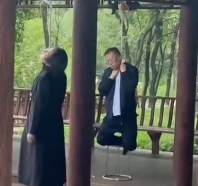 Romeo and Juliette End Their Lives by Hanging.