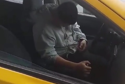 Taxi driver killed in his cab after resisting during robbery 