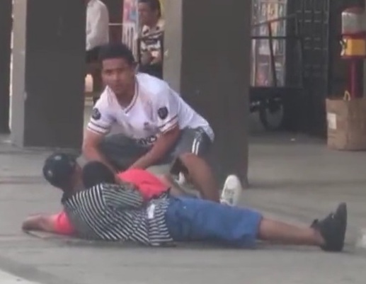 Twoo criminal strangulated their victim before stealing him