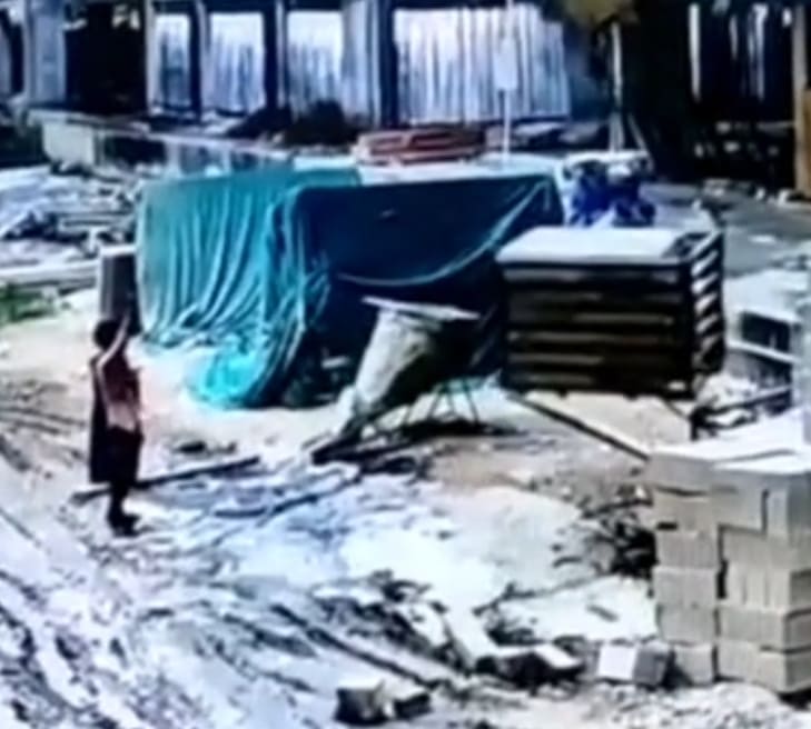 Crane Drops 500 Kg Load Killing Worker Instantly 