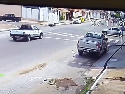 motorcyclist flies to collide on a corner