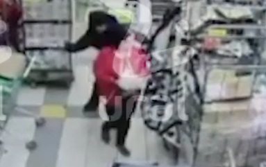 Angry husband stabb girlfriend spine in a store because of infidelity 