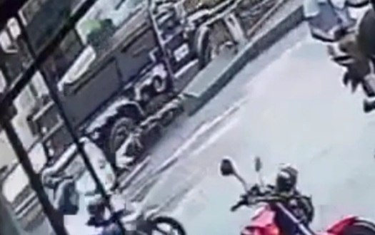 Couple crushed dead under truck 