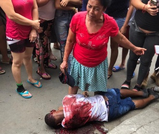 Old woman cry her dead son killed by sicario 